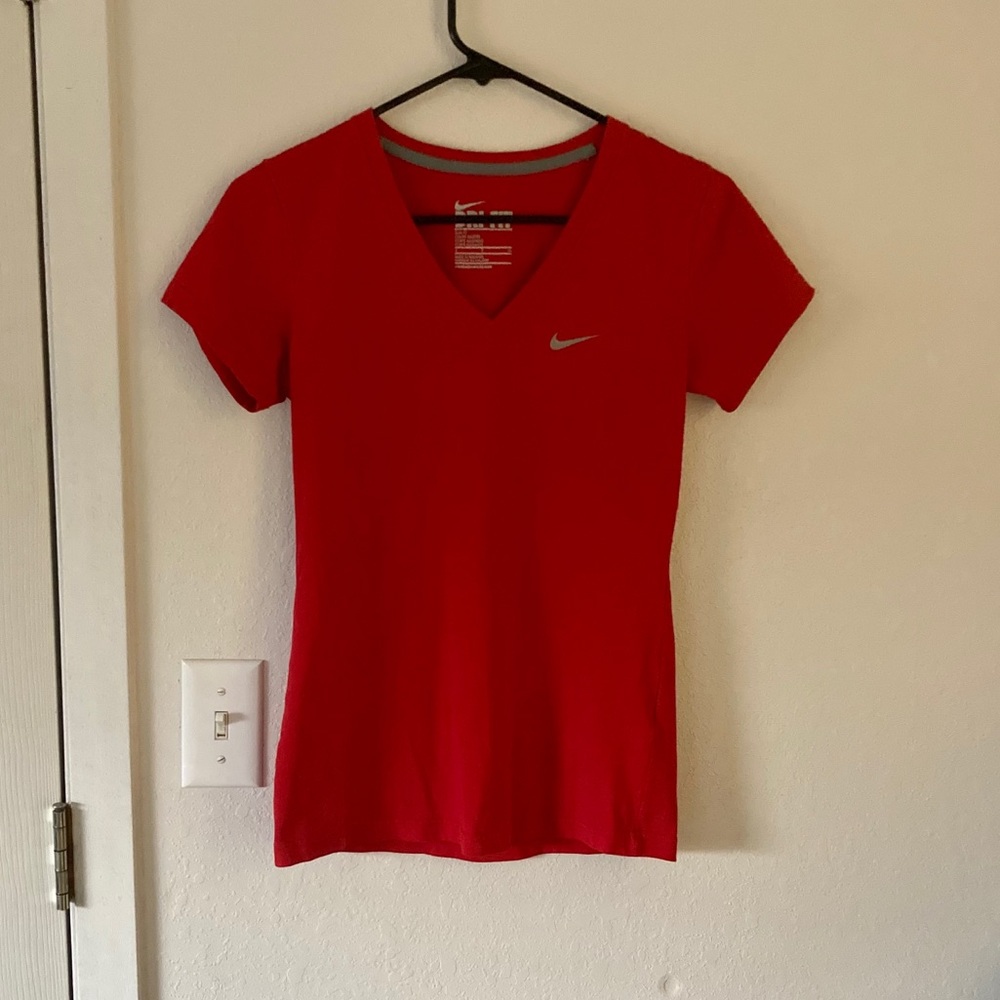 Nike Dri Fit Slim Fit Short Sleeve Tshirt